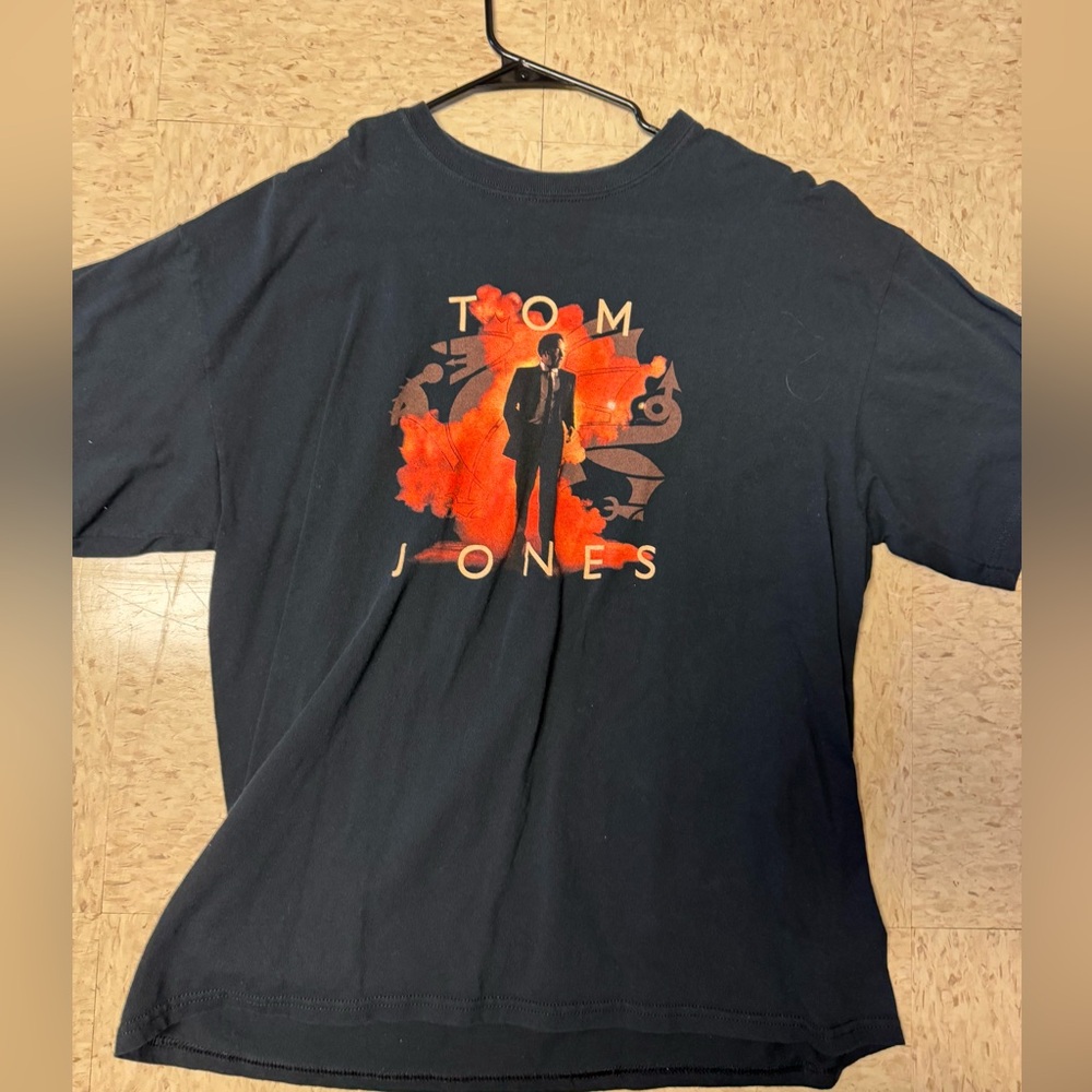 Tom jones tee